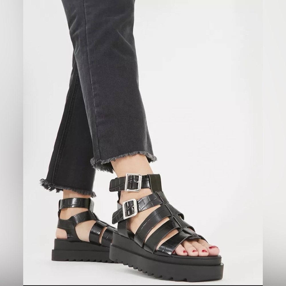 Steve Madden Black Platform Strappy Sandals